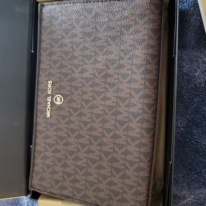 Clutch purse